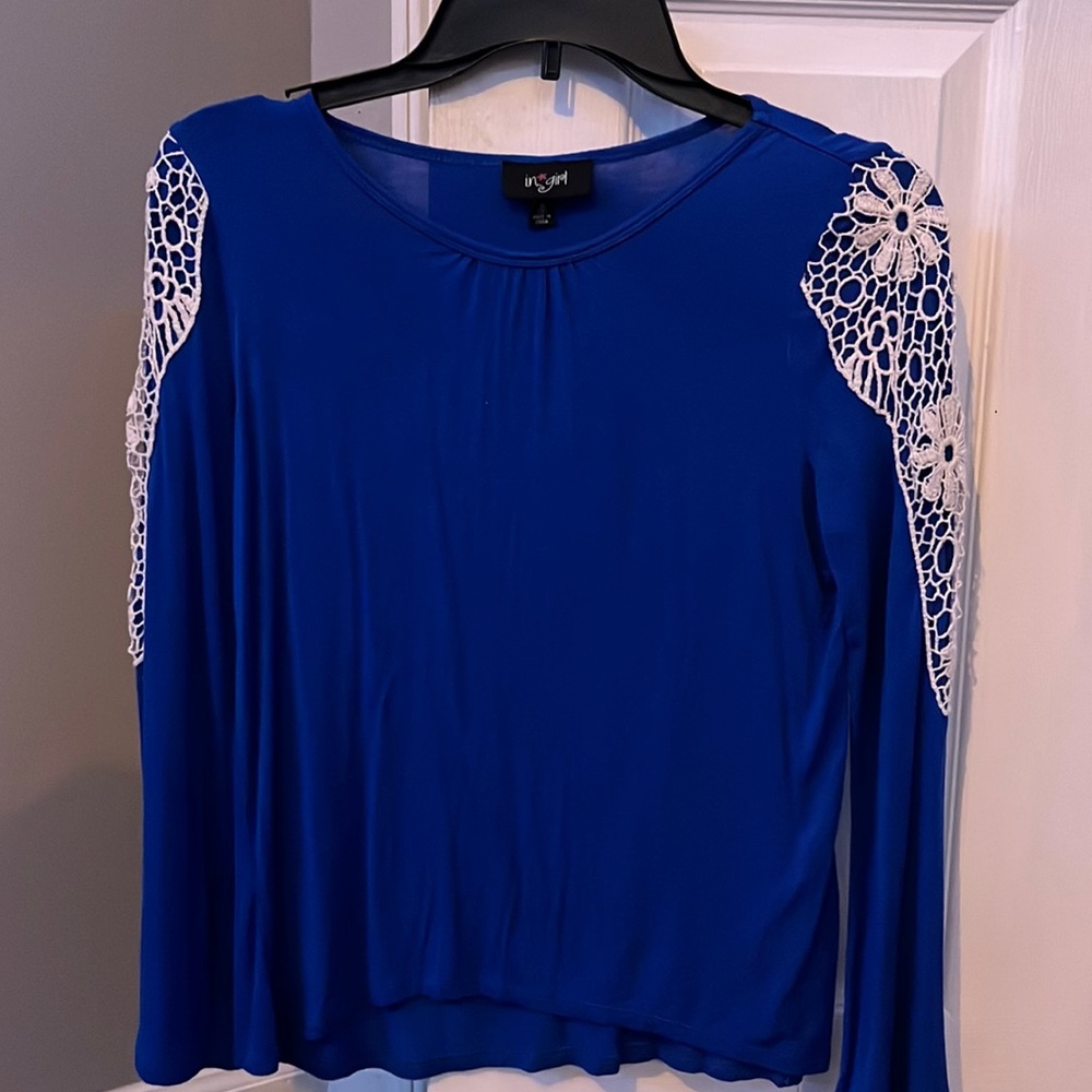 Blue long sleeve with white floral lace decorated sleeves. Kids XL. Women’s M